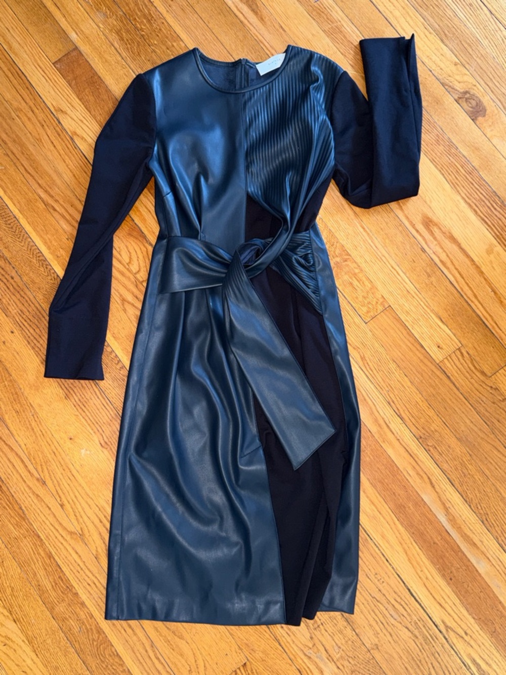 BEATRICE B Navy Faux-Leather Tie-Waist Long Sleeve combination dress size 6 midi